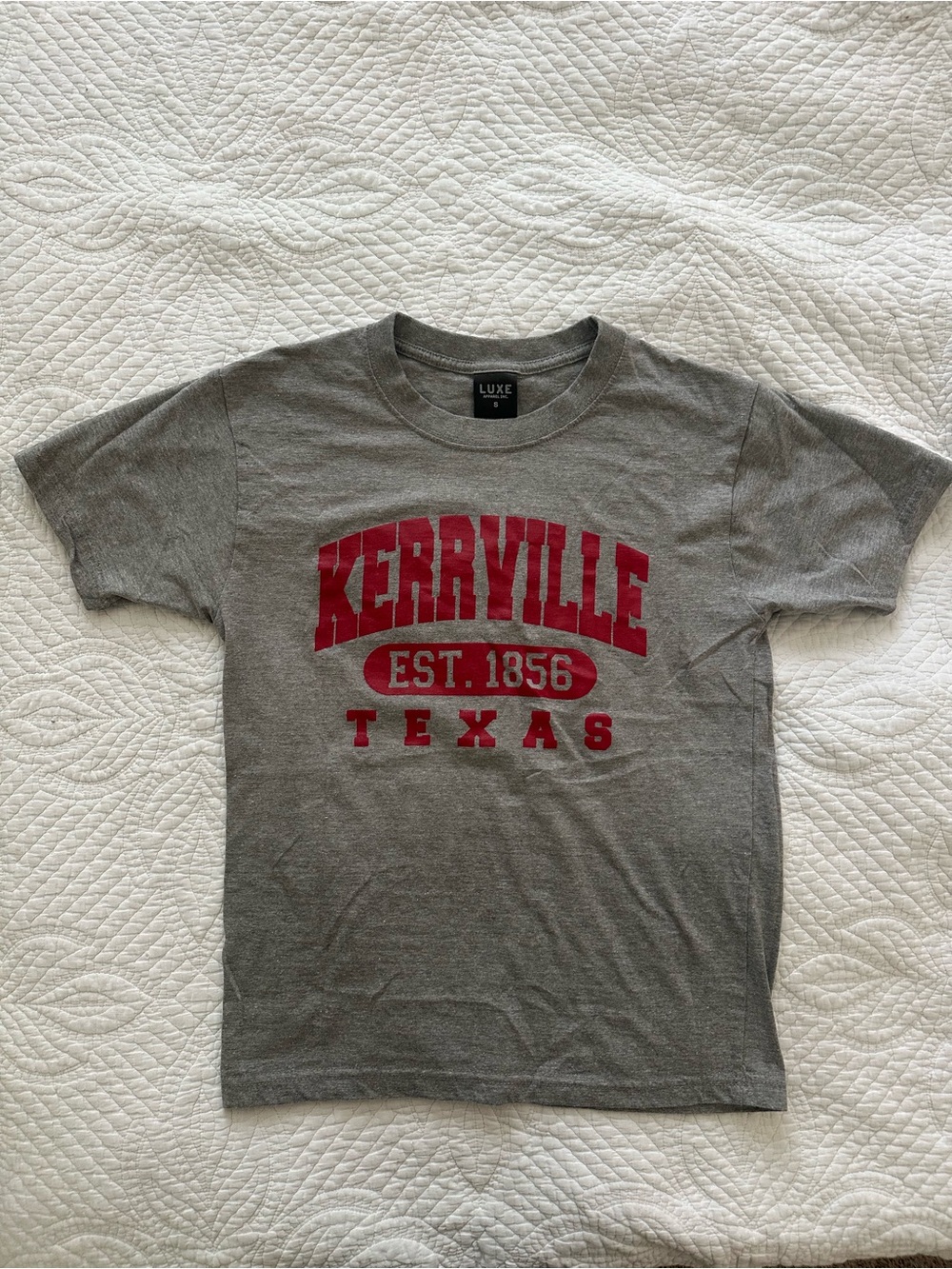 Luxe Women’s Gray 'Kerrville Texas' Graphic Tee - Red Print